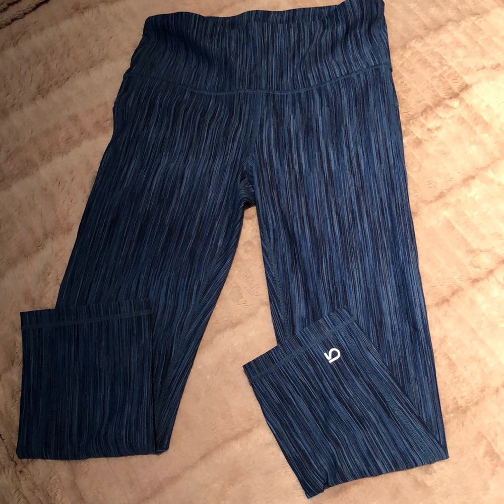 GAPFit cropped stretch leggings size small